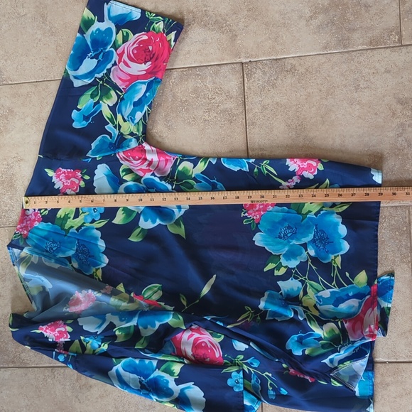 Feminine flowy floral kimono - Picture 6 of 8